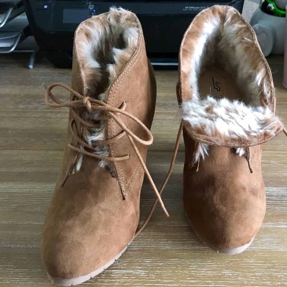 BEAUTIFUL TAN SUEDE SHOES WITH FAUX FUR INSIDE SZ9 - Picture 7 of 8